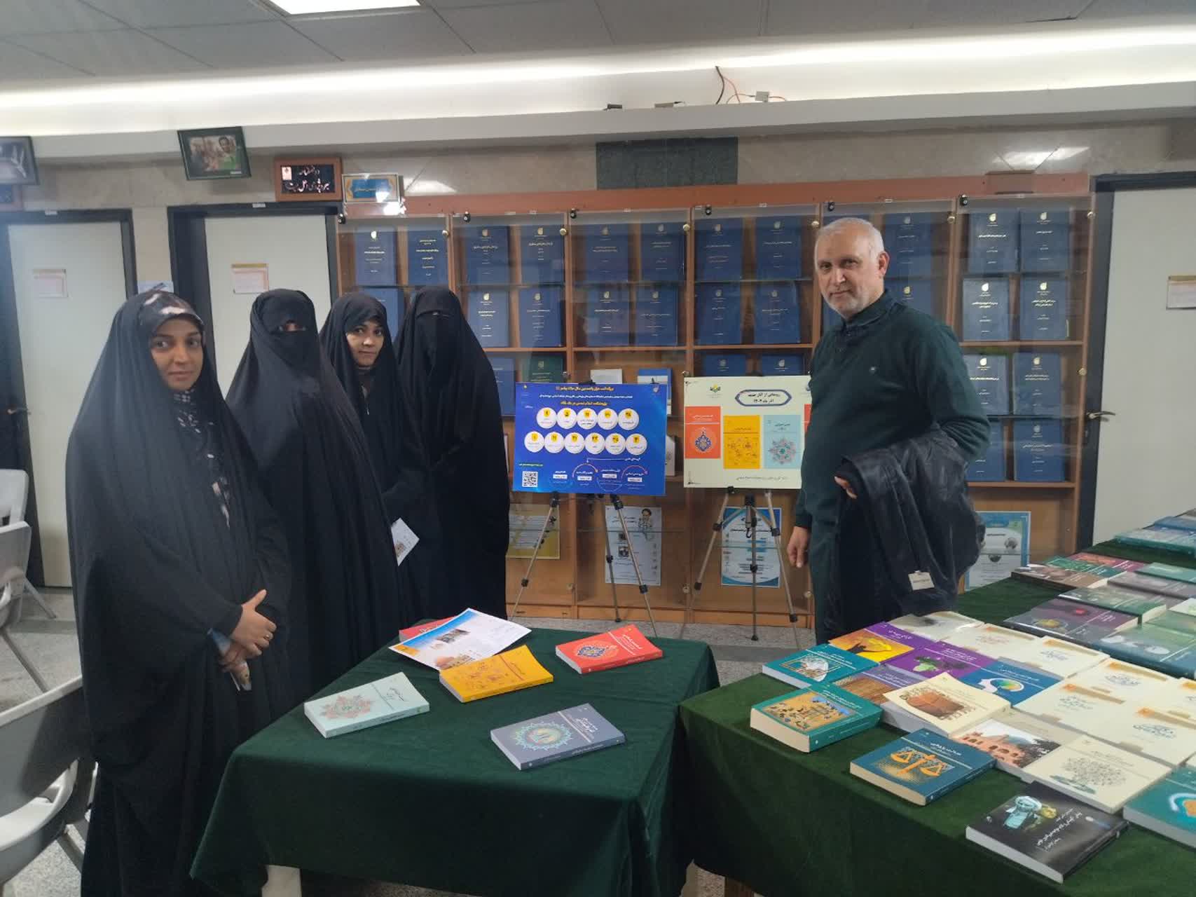 دانشجویان دانشگاه باقرالعلوم از یازدهمین نمایشگاه دستاوردهای پژوهشی و فناوری پژوهشکده اسلام تمدنی بازدید کردند